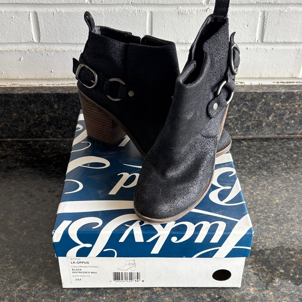 Lucky Brand Black Ankle Boots with Buckle Black Distressed Wax Booties LK-OPPUS